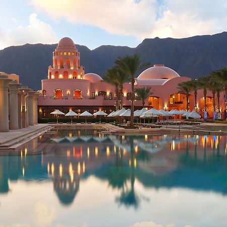Mosaique Beach Resort Taba Heights Exterior foto The resort at sunset