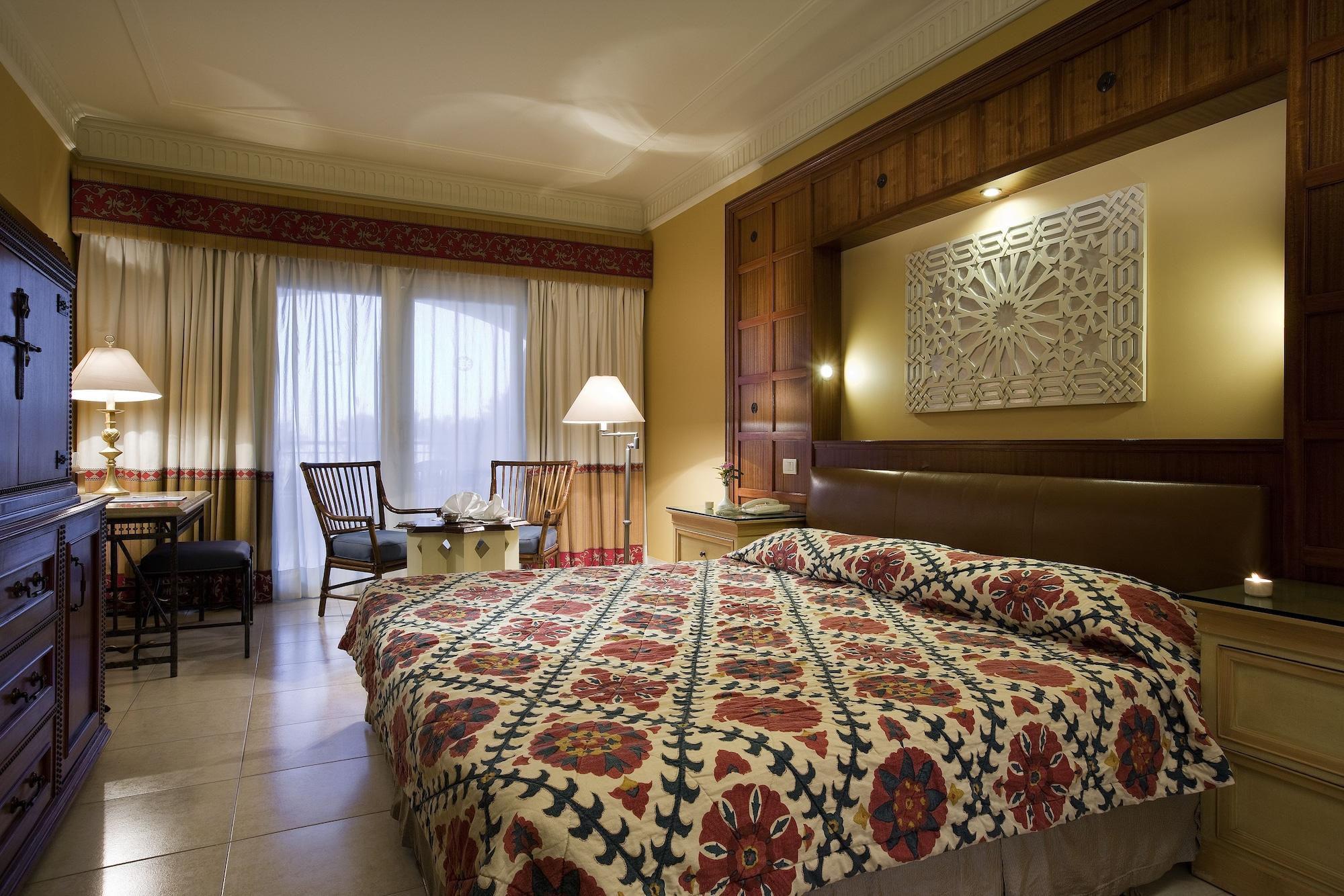 Mosaique Beach Resort Taba Heights Exterior foto A bedroom at the hotel