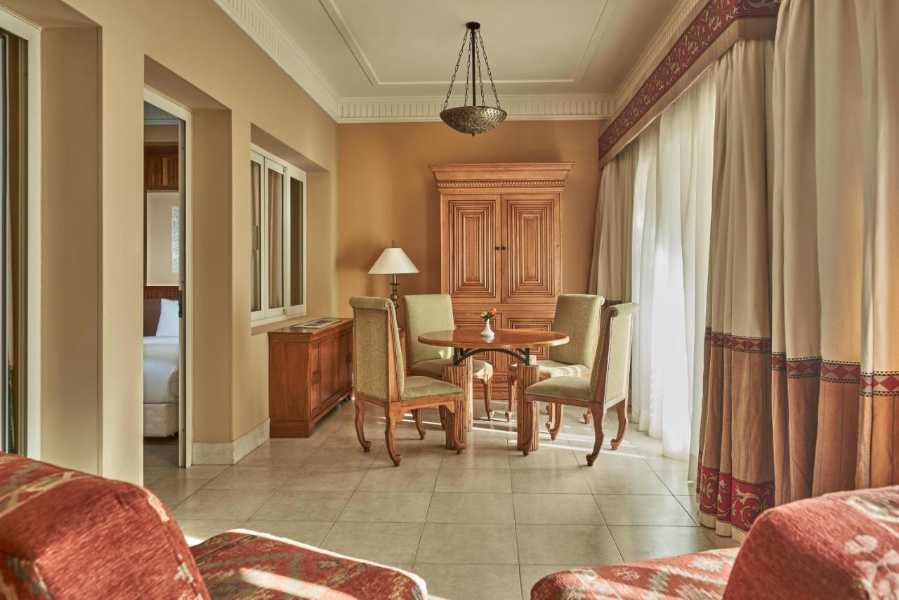 Mosaique Beach Resort Taba Heights Exterior foto A suite at the Hilton