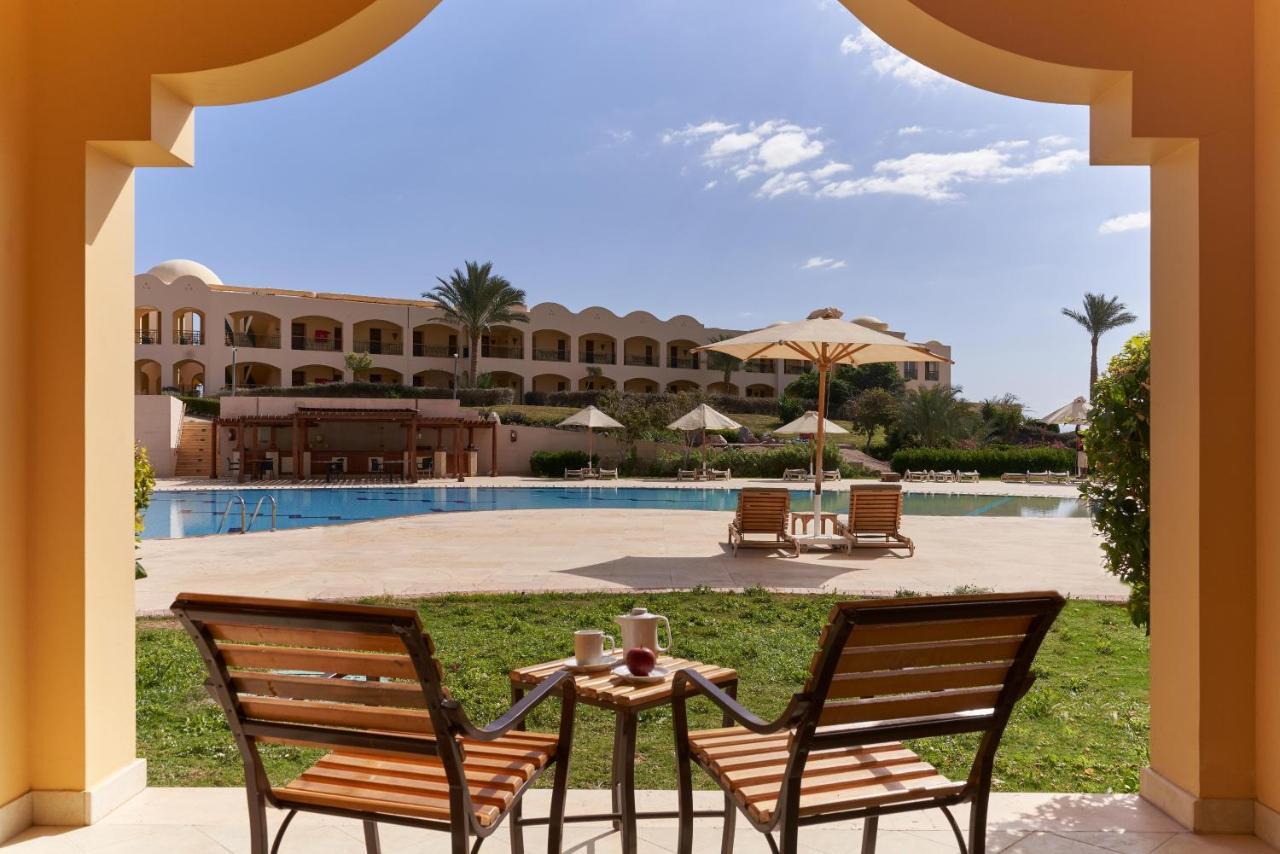 Mosaique Beach Resort Taba Heights Exterior foto The swimming pool at the hotel