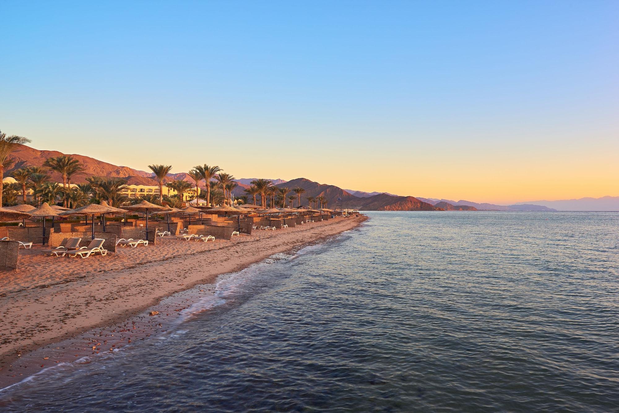 Mosaique Beach Resort Taba Heights Exterior foto Sunset at the Red Sea