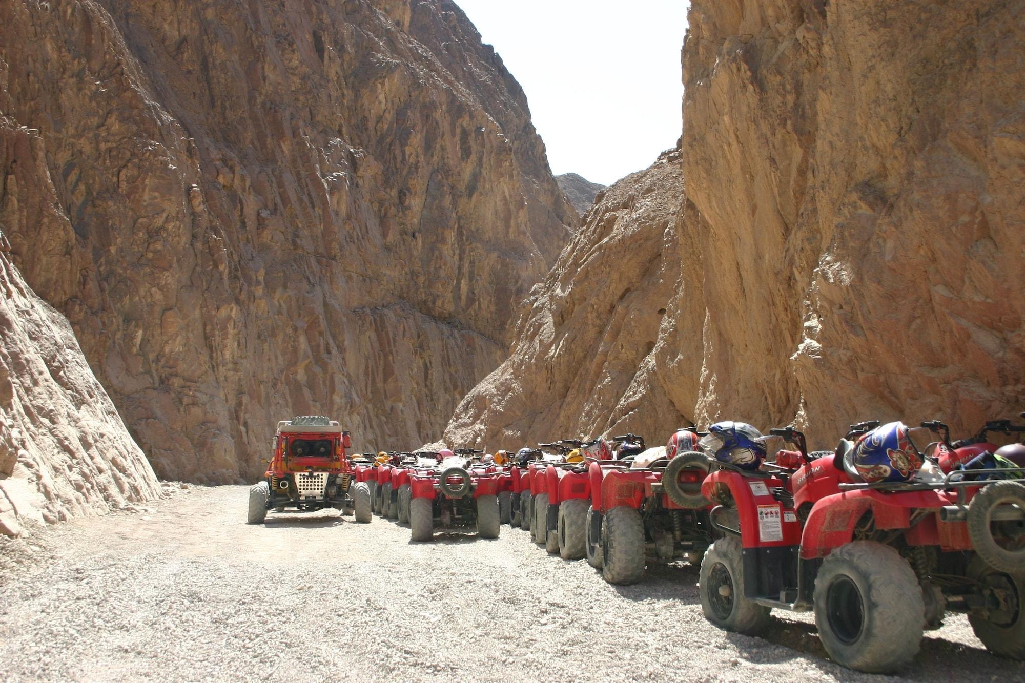 Mosaique Beach Resort Taba Heights Exterior foto Tourists on quad bikes in Wadi Rum