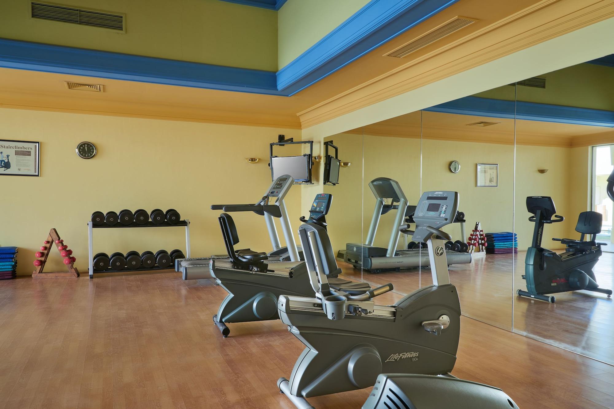 Mosaique Beach Resort Taba Heights Exterior foto The gym at the hotel